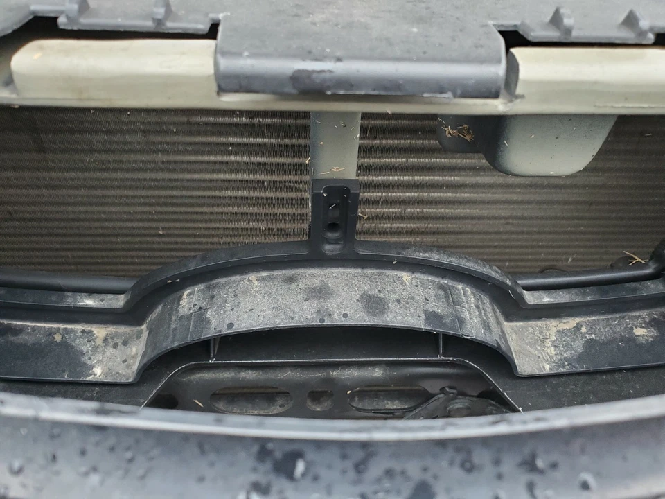 1998-1999-2000-2001-2002 LINCOLN TOWN CAR COOLING RADIATOR - Image 1 of 1