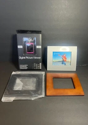 Westinghouse 5.6" Digital Photo Frame DPF-0561 & 1.5" LCD Digital Picture Viewer - Image 1 of 4