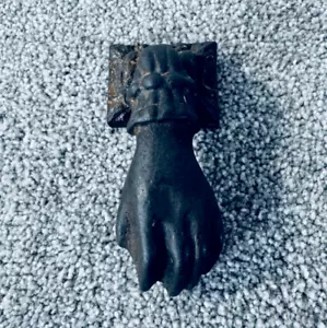 Llamador de puerta antiguo victoriano de hierro fundido rústico de mano de Fátima - Imagen 1 de 17