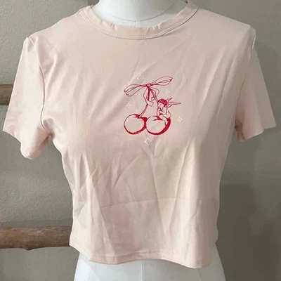 Camiseta recortada PacSun LA rosa cereza querubín con estrellas talla L Foto 1 de 4