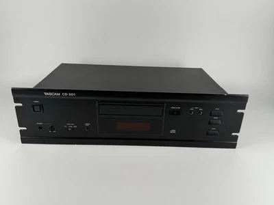 Reproductor de CD Tascam Professional montaje en rack CD-201 funcionando Foto 1 de 4