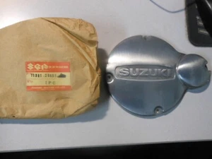 Tapa de inspección NOS Suzuki Magneto 71-75 TS125 73-74 RV125 11381-28601 - Imagen 1 de 4