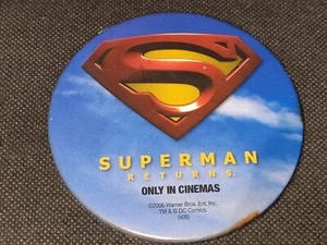 2006 SUPERMAN RETURNS - Large Tin Badge In VGC - Picture 1 of 2