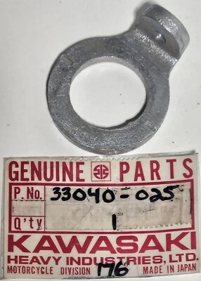 Ajustador de cadena izquierdo OEM 33040-025 Kawasaki W1 W1SS W2SS W2TT 650 1966-1969 Foto 1 de 4