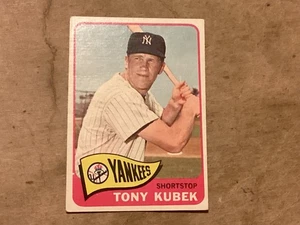 1965 TOPPS - #65 TONY KUBEK (YANKEES) - Near Mint - Great Corners - No Creases - Picture 1 of 2