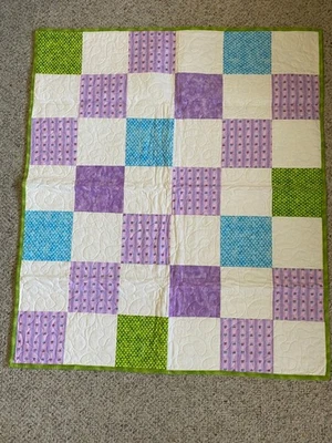 Nuevo edredón hecho a mano para bebé/niño pequeño/regazo verde lima, azul y lavanda 36"x42" Foto 1 de 2