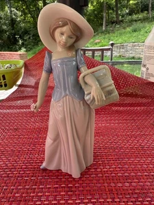 Vintage Lladro #6489 Figur "Tailor Made" 1997 Event Girl Korb Blume Spanien - Bild 1 von 5