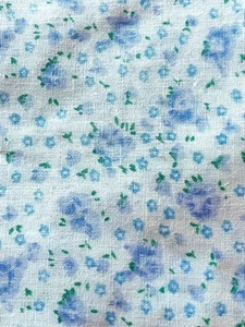 "Tela Cottagecore abuela flores azules delicadas florales vintage de 1,5 yardas 56"" X 42""" - Imagen 1 de 5