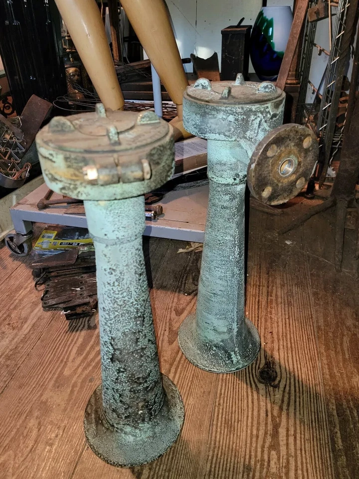 Un par de bocinas de locomotora Leslie Tyfon 125 vintage con hermosa pátina Foto 1 de 4