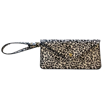 Cartera sin asas Betsey Johnson sobre leopardo muñeca imitación cuero corazón a presión  Foto 1 de 4