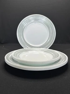 4 platos de cena y 3 platos de almuerzo - Corelle trazo de color - remolino verde aguacate - Imagen 1 de 6