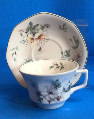 Juego de tazas y platillos de té con patas florales de porcelana fina Grace’s Teaware - NUEVO Foto 1 de 4