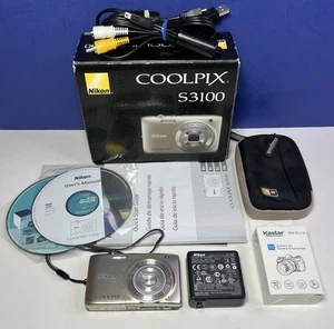 Cámara digital Nikon COOLPIX S3100 14,0 MP plateada - batería, cargador, AV y manual - Imagen 1 de 23