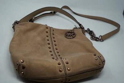 Bolsa de ombro Michael Kors Uptown Astor cravejada rebite couro bolsa hobo dobra - Imagem 1 de 4