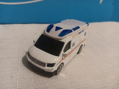 Ambulancia majorette escala 1/64 con luces de trabajo hecha en Tailandia VW... Foto 1 de 4