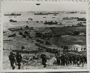 DEBARQUEMENT NORMANDIE_8 JUNE 1944_RED BALL EXPRESS OPERATION_US ARMY PHOTO_DUKW - Picture 1 of 4