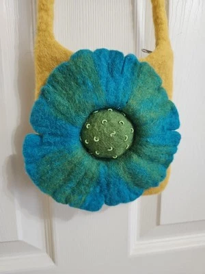 Bolso de hombro de lana hecho a mano amarillo verde azulado flor hecho en Nepal caprichoso twee Foto 1 de 4