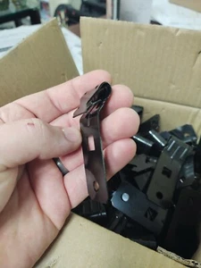 Abrazadera de haz de martillo de correa Z para brida en ángulo, hasta 1/16”-1/4”, CANTIDAD 100 - Imagen 1 de 3