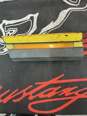 Luz marcadora y moldura de guardabarros Mercury Capri (derecha) 1979-84  Foto 1 de 2