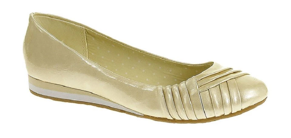 Corrie Flat estilo suave para mujer, charol Bone Cloud, talla 6,5 ancho grande Foto 1 de 1