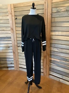 Black And White 2 Piece Lounge Set - Picture 1 of 3