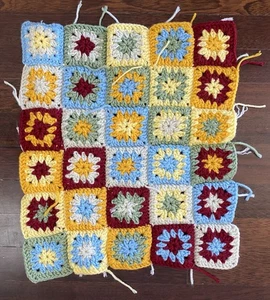 Vintage gehäkelt 30 Granny Squares unvollendet Kissen Beuteltasche mehrfarbig handgefertigt - Bild 1 von 10