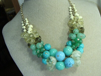 Gargantilla de flecos de plástico con flecos de lucita gruesa y moteada con cuentas Boho Mod Cha Collar Foto 1 de 4