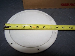 6" Non-Skid Pry-Out Deck Plate - Beige OUTER DIA. 8 INCHES USES 6 1/2 INCH HOLE - Imagen 1 de 6