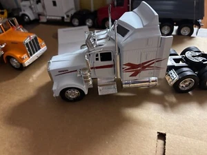 1/32 USED NEW RAY KEN W900 SEMI TRACTOR, NO PACKING # B 267 - Picture 1 of 4