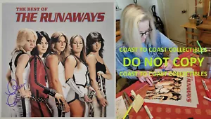Cherie Currie signiert The Best of The Runaways 12x12 Album Foto Echtheitszertifikat genauer Nachweis. - Bild 1 von 3