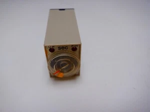 Omron H3Y-4-US Timer Relay - Picture 1 of 3