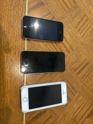 “Lote de 3 iPhone – Sin probar / Basura / Para piezas o reparación – COMO ESTÁ” Foto 1 de 2