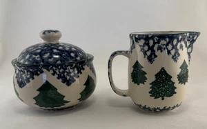 Tienshan Folk Craft Hütte im Schnee Milchkännchen & Zuckerdose mit Deckel Steinzeug Bäume - Bild 1 von 10