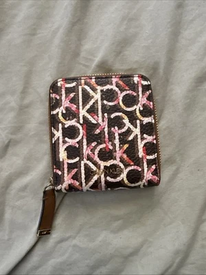 Calvin Klein签名拉链钱包 — 第 1/3 张图片