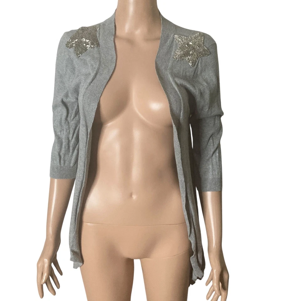 Cárdigan largo suéter para mujer Material Girl grande gris con cuentas estrella hombros  Foto 1 de 4