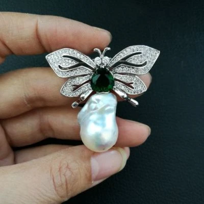 Broche de perlas Keshi blancas mariposa M011413 Foto 1 de 4