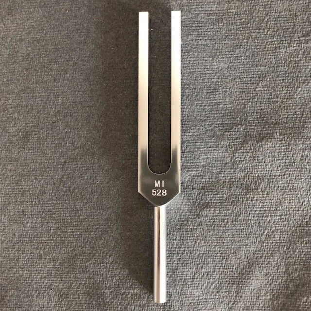 AURA SOUNDS Tuning Fork 528 Hz DNA Repair Solfeggio Heart Chakra Sound Healing Love OM Sound