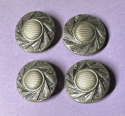 4 sofisticados botones metálicos antiguos de diseño Art Deco plateado y dorado sutil Foto 1 de 3