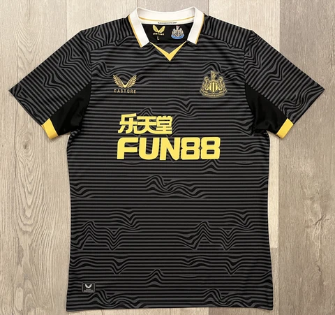 Newcastle United Men’s 2021-2022 Castore Away Black Jersey Kit - Large Cover