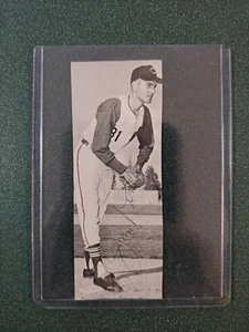 Jim Perry autographed photo- Twins (JSA)(pose 3) - Picture 1 of 2