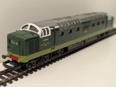 Lima OO Gauge Class 55 “Deltic” Diesel Locomotive – D9003 Meld (Two-Tone Green) - Image 1 of 4