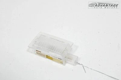 Dodge Charger 2012-2023 panel de puerta frontal derecho lámpara de luz de cortesía OEM Foto 1 de 4