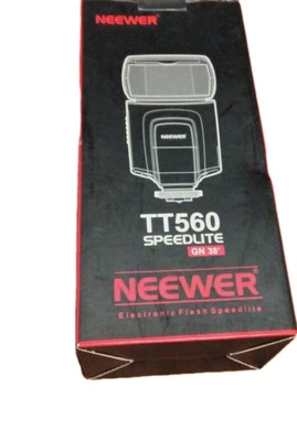 Neewer TT560 Flash Speedlite - Image 1 of 4