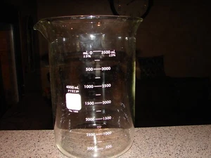 Large Vintage Pyrex No.1000 4000ML Glass Lab Beaker W/ Pour Spout Nice 10" Tall - Picture 1 of 9