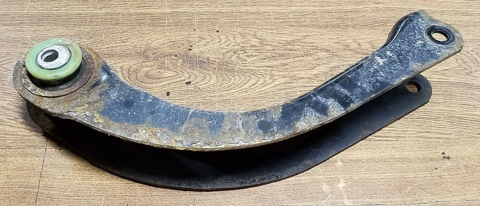 1993 1994 1995 1996 1997 1998 Lincoln Mark VIII Rear Upper Control Arm - Image 1 of 4