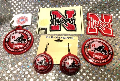 NE Huskers OFERTA - Imán de goma, parche, 1994-95 pendientes de plástico, imán y llavero Foto 1 de 3