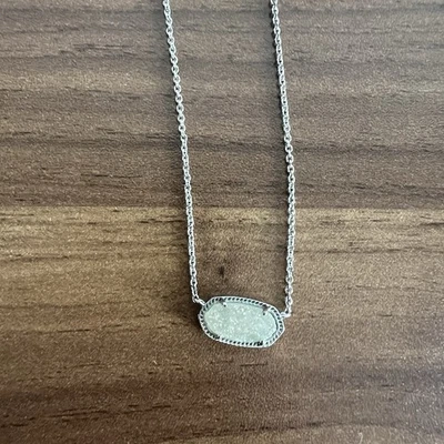 Collar Kendra Scott Elisa de plata con piedras preciosas Drusy iridiscentes Foto 1 de 4