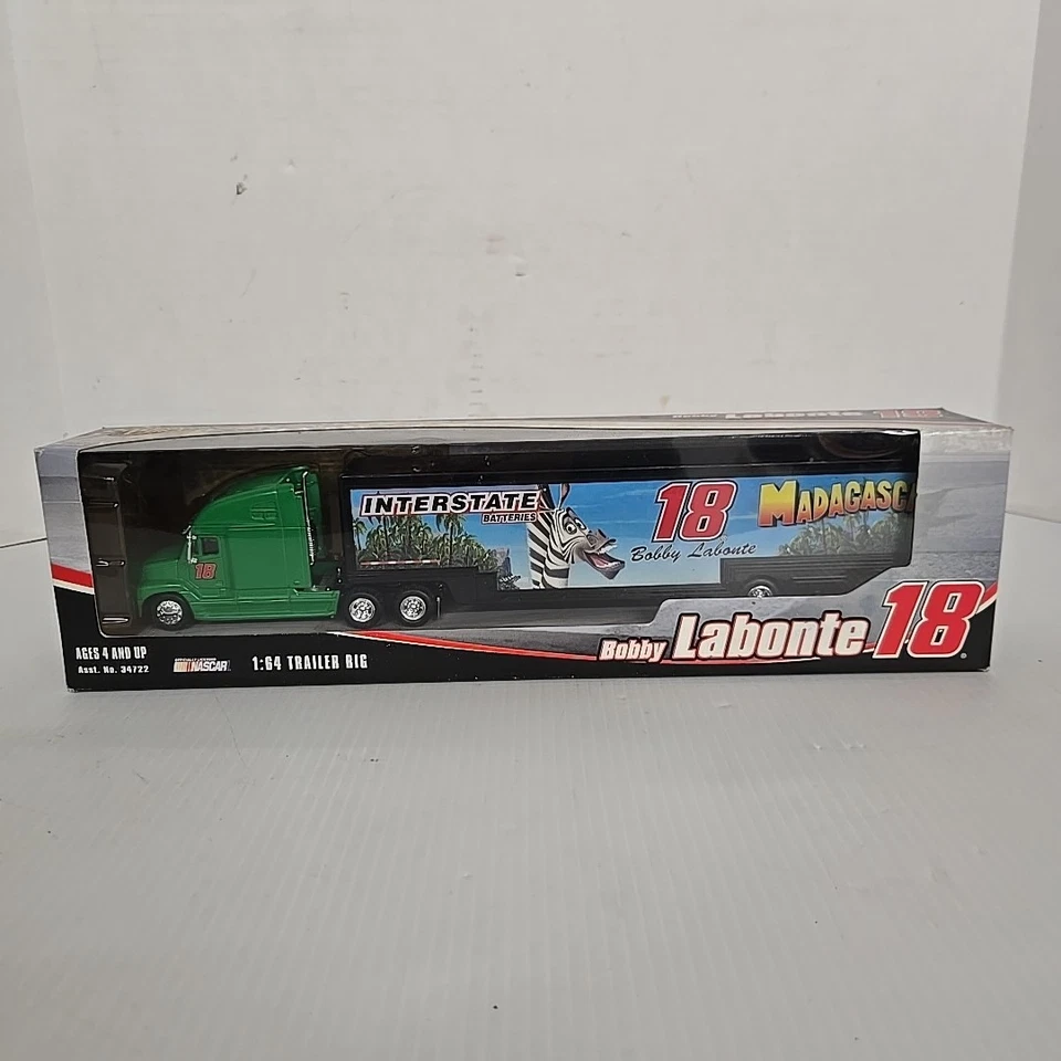 Transportador de transporte interestatal Bobby Labonte Madagascar Winners Circle 1:64 #18 Foto 1 de 3