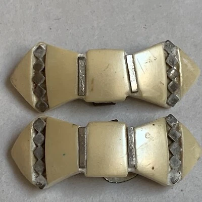 Pinzas para zapatos Art Deco vintage arco plástico blanco/baquelita?  1,75" #HB0 Foto 1 de 2