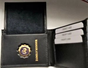 New York City Lieutenant's Family Member CC/Money 1-Inch Pin Wallet CT-70 - Picture 1 of 2